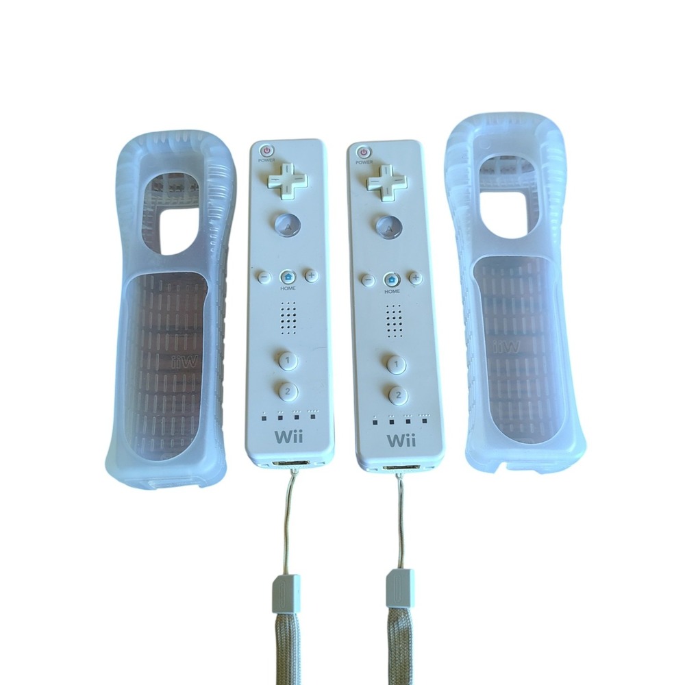 2 x Official Nintendo Wii Remote  [OEM] [WHITE] with silicone covers
